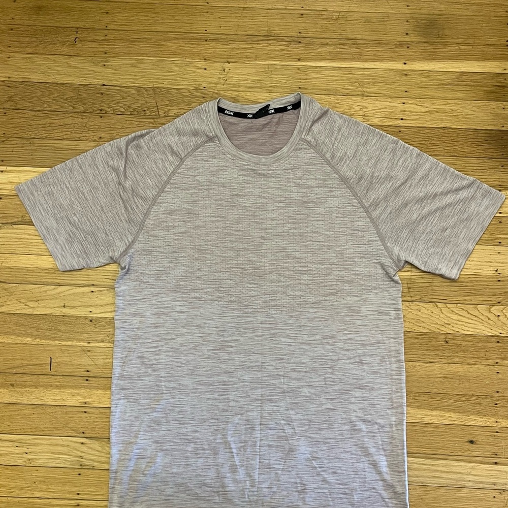 Men’s medium Rhone workout short sleeve shirt